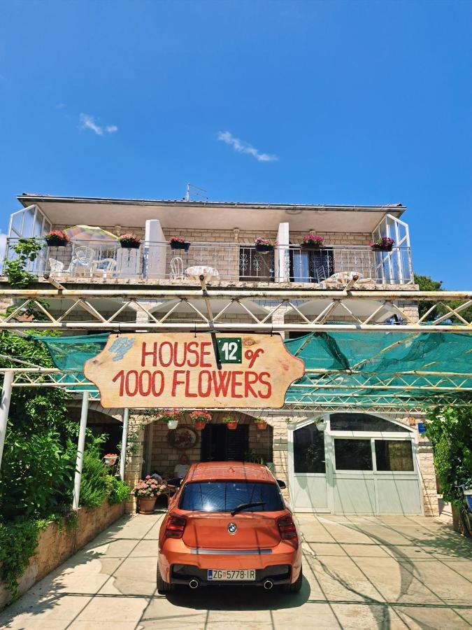 1000 Flowers