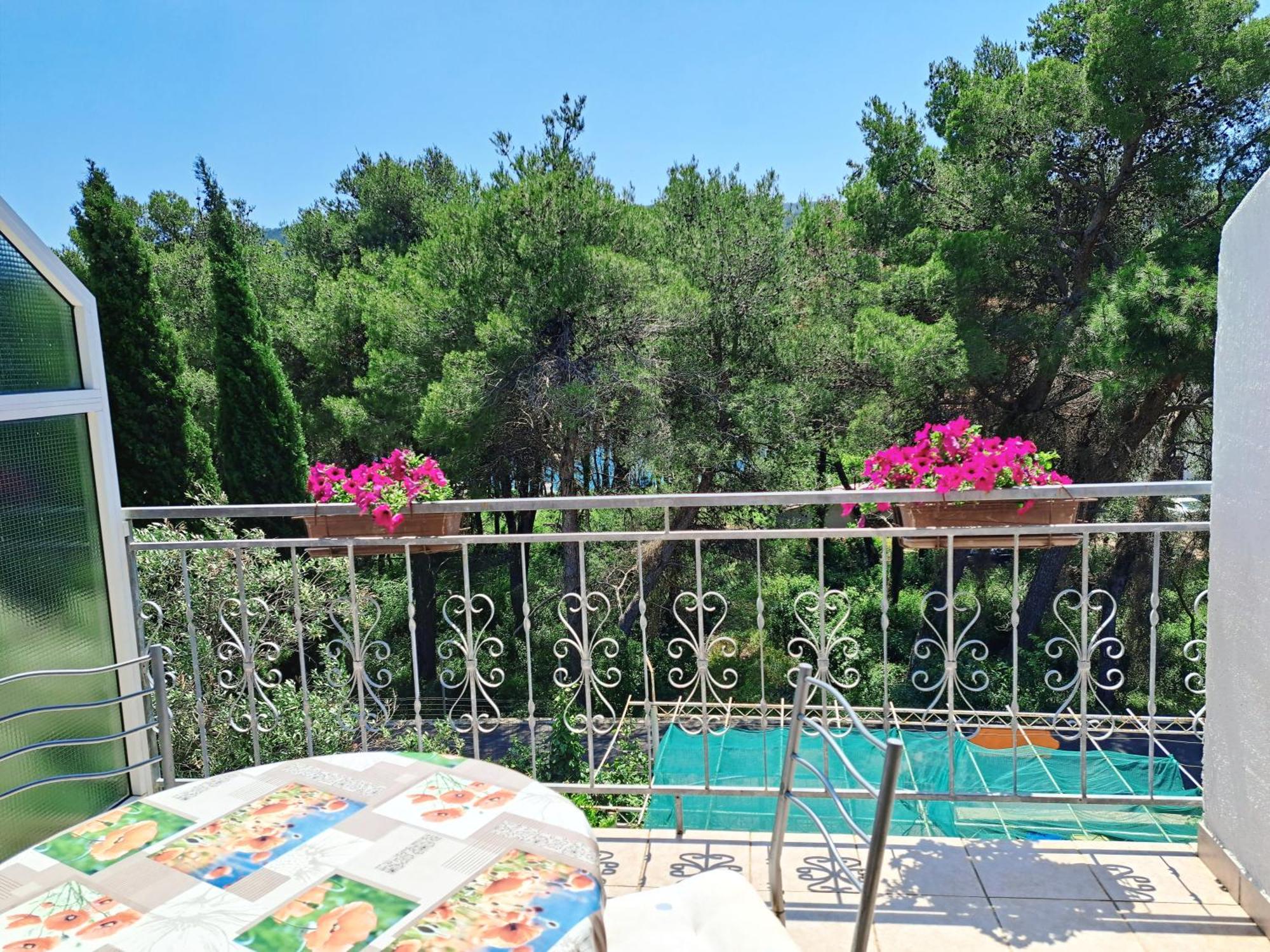1000 Flowers * Stari Grad (Hvar)